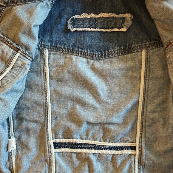 Ezra Fitch button cropped medium wash L distressed  jacket with panel inserts - Picture 10 of 17